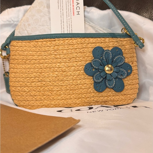 New Vintage Coach Straw Wristlet with Teal Leather Trim & Flower - Picture 2 of 8